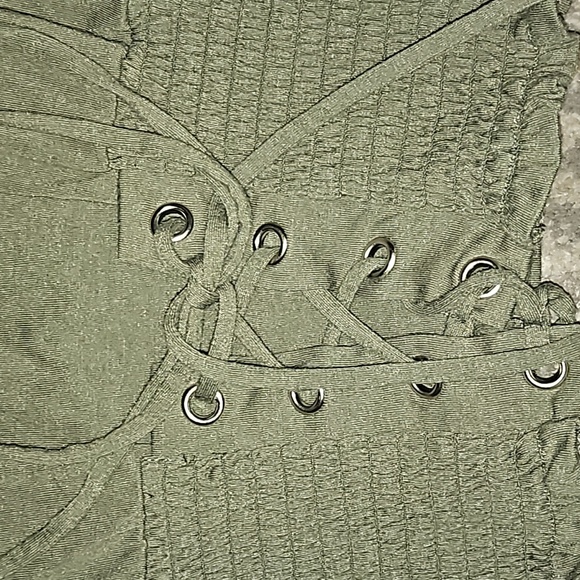 American Rag olive green smocked flutter sleeve top size Large - Picture 3 of 5